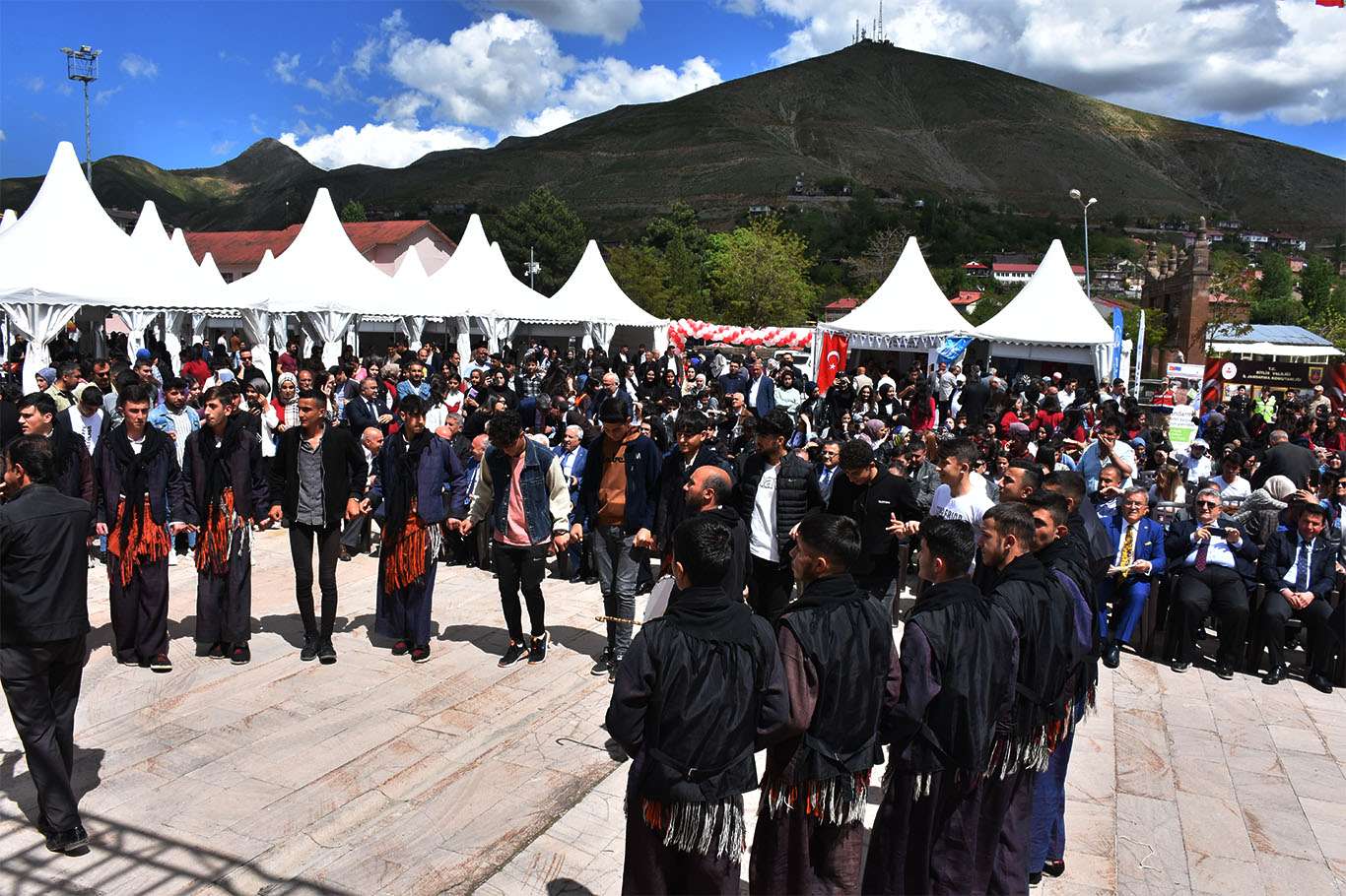 Bitlis’te ilk kez açılan kitap fuarına yoğun katılım